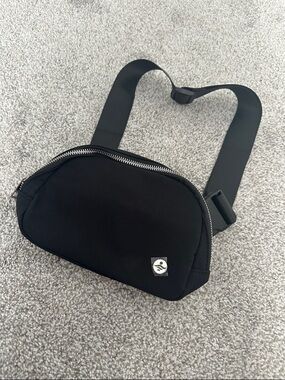 HALARA Black Belt Bag with Logo Patch